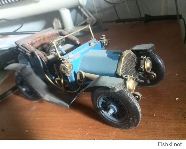 У меня на работе стоит вот такой аппарат, собранный неизвестным умельцем из жести, говна и болтиков.