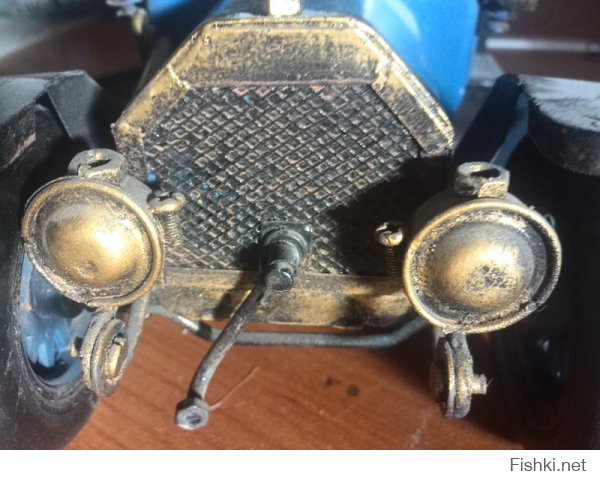 У меня на работе стоит вот такой аппарат, собранный неизвестным умельцем из жести, говна и болтиков.