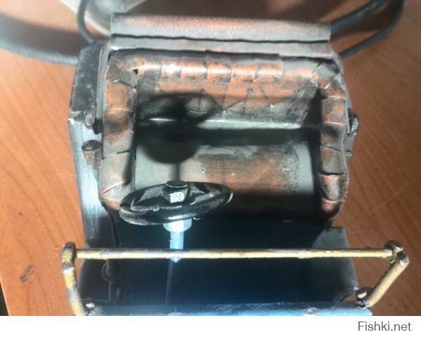 У меня на работе стоит вот такой аппарат, собранный неизвестным умельцем из жести, говна и болтиков.