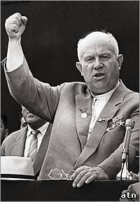 - К концу 1965 года у нас не будет никаких налогов с населения. 
- Нынешнее поколение советских людей будет жить при коммунизме!
(из доклада Хрущева на XXII съезде КПСС 1961г)