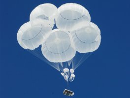 Парашют разорвался надвое