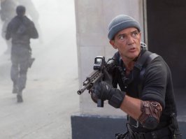 Бандерас в неудержимых галимого клоуна сыграл. Стыдно должно быть батенька.