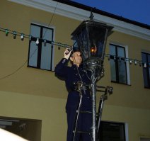 "10. Фонарщик"  еще остался в Бресте. 

Правда, всего один. В качестве достопримечательности.