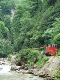 Россия Краснодарский край Гуамское ущелье. 
Маршрут короткий, но очень живописный.