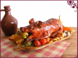 Красиво поет.