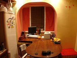 В 2008 в Оренбурге тоже из лоджии сделал кабинет. Потом хату продали, в Питер переехали.