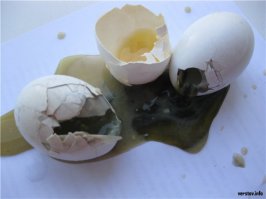 Мальчик креативный, конечно, но когда всё это начнет вонять...
Особенно доставляет квест по "друзьям, знакомым, соседям"! 
Надеюсь, яичницу он не спрятал в матрасе.
(Хотя, для желторотых и это съедобно).