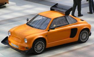 Это,сцука, Запорожец! А ты продолжай дальше мечтать о Ламборгини!!!!!