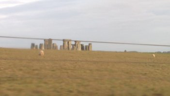Вот на самом деле как въиглядит Стоунхендж со стороной. Фотка моя.