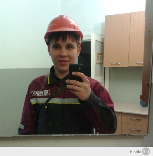 На работе! нефть перерабатываем))