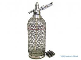 Мальчик попытался показать, как сделать газированное Божоле Нуво