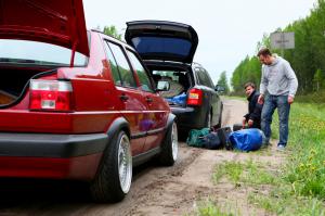 Российские дороги такие российские (трасса Москва- Питер). Пробит диск напрочь у ауди.