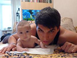 Всё равно плюсую. Уж больно подборка забавная. Автор навредил себе, поставив неверное заглавие и пролог. Да, между идеальным миром и реальным, разница огромная, но ведь это справедливо для абсолютно всех сфер жизни. При чём тут именно дети? Ну, назвал бы тему; "Фотки с детками - ожидание и реальность". А так навлёк на себя гнев родителей всех возрастов. Ответственному родителю дети не то чтобы в радость - они неотъемлемая, самая прекрасная часть его жизни. Воспринимая собственного ребёночка как наказание, вы лишаете себя огромной чувственной области, прожить которую возможно только будучи любящим родителем. Это восхитительный шанс ещё раз пережить детство. "Мы с сыном хотим радиоуправляемый вертолётик" - это оно самое.:) Своими глазами увидеть как из малюсенького малыша вырастает человек, личность, твоя гордость, любовь всей жизни. Жизнь пройдёт, уйдут силы, здоровье. Что останется? Горы уже устаревших предметов, на которые горбатился всю жизнь? Дети останутся, люди тобой выращенные. Если постарался, вложил время, душу, сердечную теплоту - то дети твои будут той неоценимой наградой, дороже которой нет ничего. Всем родителям жму руку, всем молодым желаю стать счастливыми родителями. Всем добра!