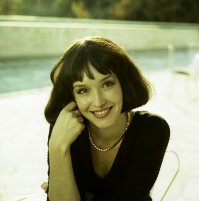 О-о! Первая красавица Советского кино. Я школьником был влюблен в Аню до слёз. Наверное так влюбляются в красивых пионервожатых или молодых учительниц. После фильма "воры в законе" думал, что мир никогда больше не явит женщину, которая превзошла бы Анну красотой. И лет десять ещё, а то и больше, на советских экранах конкуренток ей не было. Светлая память...