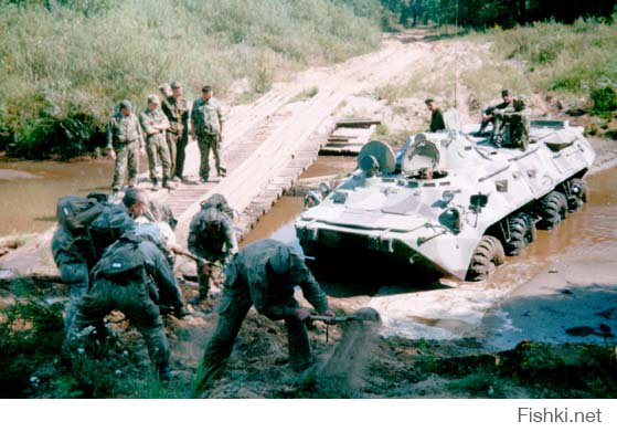 При должном уровне армейского <span style='color:gray'>[мат]</span>, ухерачить можно и БТР. А учить мат. часть надо: Hammer H1-3 - это гражданская машина для съёма и траха баб в мирное время. То что ты описываешь это - HMMWV - машина для наведения демократии, съёма и траха баб в военное время.