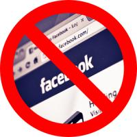 - Дядя Фима, хотите, я вас бесплатно зарегистрирую в "Одноклассниках", "Вконтакте", в Твиттере и на Facebook'е? У вас сразу появится куча новых друзей!
- Роза, деточка, я бы тебе ещё и доплатил, если бы ты смогла избавить меня от моих старых...﻿