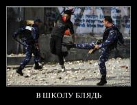 Когда я вижу "некто", то воспринимаю ещё более-менее нормально. Но "не кто".