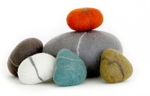 Подушки "камни из войлока"