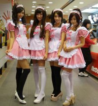 я бы даже ходил в такой макдак, если бы у нас так одевались :)
p.s. правда заказывал бы только дренной кофе :)