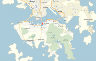 Causeway Bay  в Гонк Конге находится вот тут (карта) а фотка уважаемого автора снята на Ковлоне. я там вот эту карету сфотал.  альбомчик можете посмотреть..  сам лично снимал.