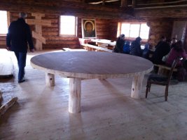 Я бы у него в гостях осенью, газа у него нет, вода колодец, скважина, отопление печное, дома загляденье по своей мощи просто класс! Земля в аренде на 40 лет, есть трактор и тд