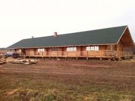 Я бы у него в гостях осенью, газа у него нет, вода колодец, скважина, отопление печное, дома загляденье по своей мощи просто класс! Земля в аренде на 40 лет, есть трактор и тд