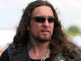 С байкерами!