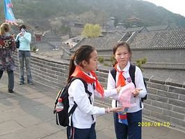 Красная лента на авто в Китае 