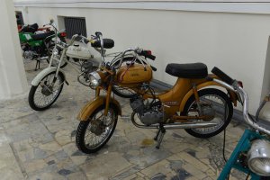 Вот такой мотопёд у меня в гараже стоит.... На ходу.:) Я на нём даже езжу иногда.