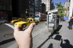 Вы не приняли во внимание удаленность объекта от причала, а как все мы знаем при удалении объекта его видимые пропорции уменьшаются. Попробуйте приблизить объект в плотную к причалу с соблюдением увеличения пропорций из-за сокращения расстояния и поймете реальные размеры. Для примера вам пару примеров обмана зрения: