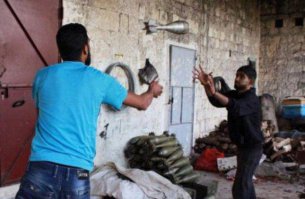 Максимум могут отдавить себе ногу ибо взрыватель мины взводится при выстреле.