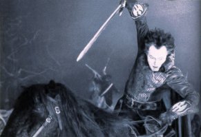 11. Всадник без головы (Сонная лощина)

А как же персонаж Кристофера Уокена в "Сонной Лощине"?