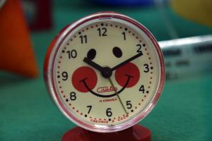 такой будильничек получался из набора "Юный Часовщик"...