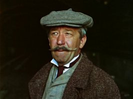 еще, что касается "Шерлока Холмса" - насколько я помню, инспектора Лестрейда, которого играл Борислав Брондуков, озвучивал тоже кто-то другой, потому что сам Брондуков говорил с чудовищным акцентом.