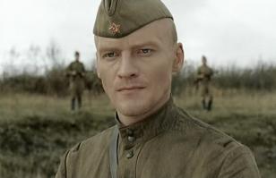 Мне этот Евгений Логинов реально напомнил актёра Алексея Серебрякова в его кинообразах))
