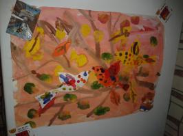 Мама конечно молодец, талант. А вот дочка для двух то лет рисует явно слабо для того кто проявляет интерес.
Я, как бы не хвастаюсь, но моя дочь в два с половиной рисовала вот так:

PS взрослые ей помогали только советом кое где, делала абсолютно все сама.