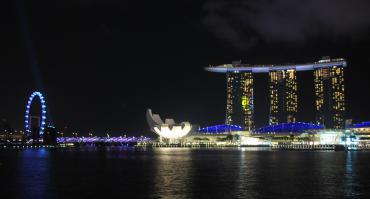 ночью вид на отель тоже очень красивый