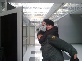 или у Славика(охранник со шлагбаума, без одного переднего зуба) узнаешь бизнес-центр?