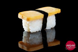 Для тех кто не в теме, данный омлет затем используют в приготовлении традиционной японской сушики с омлетом. Иначе его никак не пожаришь для суши.