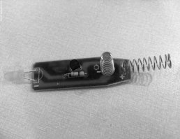 Вот только красный канал с фото, отлично видно что у трехногого элемента все ножки спаяны вместе на отростке дорожки :-)