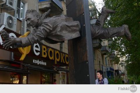 Несколько скульптур из Курска (отмечу, что не выкладываю фотографии памятников):