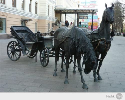 Несколько скульптур из Курска (отмечу, что не выкладываю фотографии памятников):