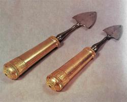 Узнаёте прародителя вилки?