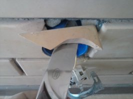 Угадай, каким инструментом я вот этот кусочек кирпича выточил?
А ещё я этим инструментом с гвоздей стружку снимал (так, из любопытства)...