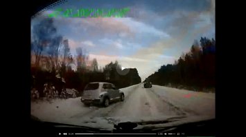 А зачем он вообще на встречку полез?
