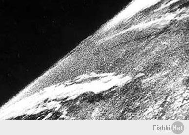 Первый снимок Земли из космоса.