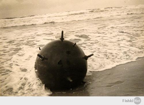 Ну дык, такая малютка была способа нормальный линкор на дно отправить. 350 кг взрывчатки (в среднем) это вам не танк даже подорвать..