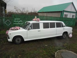 Я думаю, если Киркоров за ремиксы свои - получил народного артиста страны, то президентским указом надо заставить его всюду и везде кататься на первом российском лимузине, чтоб патриотично так было :)  А то звёзды чё-то припухли, я смотрю, по телеку верещат "Вперёд Россия!!", а сами на иномарках катаются, отдыхают нифига не в крыму, одежду какую-то не с фабрики "Красная Заря" носят, и телефоны у них на Ётафон не похожие...  непорядок однако... вобщем, личности они публичные, надо бы их приструнить, и заставить привести свою жизнь в соответствие с лозунгами толкаемыми со сцены. Причём всех, кто ратует за страну, а то какие-то двойные стандарты получаются.