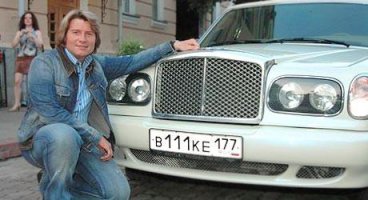 Я думаю, если Киркоров за ремиксы свои - получил народного артиста страны, то президентским указом надо заставить его всюду и везде кататься на первом российском лимузине, чтоб патриотично так было :)  А то звёзды чё-то припухли, я смотрю, по телеку верещат "Вперёд Россия!!", а сами на иномарках катаются, отдыхают нифига не в крыму, одежду какую-то не с фабрики "Красная Заря" носят, и телефоны у них на Ётафон не похожие...  непорядок однако... вобщем, личности они публичные, надо бы их приструнить, и заставить привести свою жизнь в соответствие с лозунгами толкаемыми со сцены. Причём всех, кто ратует за страну, а то какие-то двойные стандарты получаются.