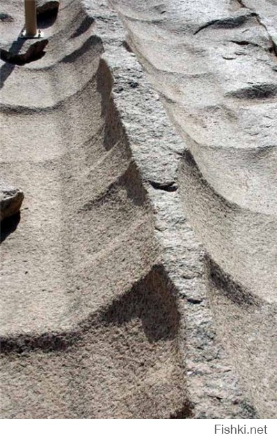 ооо!!! у нас вики стала кладезем познаний :) ню-ню
и что, если в ней что то не описано значит того и нет???
"про что кино не сняли, того и не было" (С) :)))))))))))
а погуглить??? :)))))))

насчёт "в два раза" - был не прав, вспылил, всадил коленом в пылу атаки, с кем не бывает :) ну а в остальном то :) ...
"В ходе раскопок города оказалось, что дома и храмы «засыпаны» землёй. Исследователи считают, что на «засыпку» города потребовалось больше времени и грунта, чем на создание пирамиды Солнца. Какую цель преследовали жители города, засыпая его землёй? Сохранить город для потомков? Предотвратить экологическую катастрофу? Скрыть следы своих экспериментов или знания древних цивилизаций, основавших Теотиуакан?"
источник: 
:)
в подтверждение тому фотки :) :



ну и вид до раскопок :)

к сожалению фотографии тогда не существовало :)

"Много споров вызывает и тот факт, что храмы, дома и другие строения в Теотиуакане были сильно засыпаны землёй, либо это сами жители засыпали свой город, но зачем им это понадобилось, ведь для этого потребовалось бы очень много времени и земли?! "
источник: 
а вот и первая фоточка :) трям:


про бегство от конкистадоров найду - выложу, к сожалению давно изучал всё это и многое уже разтерялось, но сути это не меняет кто от кого убегал :)

та-дааа! :)

про шары - склероз, сорри, на старости лет :) простительно, они - долеритовые были, что тоже на суть особо не влияет :)
И наконец: «На пирамидионе незаконченного обелиска в Асуане хорошо видны следы ударов этих шаров – поверхность этого обелиска разделена на квадраты со стороной примерно 30 см».
источник: Рекс Энгельбах, Сомерс Кларк «Строительство и архитектура в Древнем Египте». :)

и фотки в студии имеются :) 


ага, шарами надолбили :)


вот так это всё и долбили, гыыы: 


а потом землёй присыпали, прятали :)))))


но мастерство с теми шарами шикарнейшее, не то что шляпу, скальп бы снял свой!!! :) 


бугагагага :))))))))

та-дааа!!! :)))

и так, будте добры в студию док-ва удачных экспериментов создания методом тюк-тюк, хотяб метровой квадратной плитки, хоть из туфа, но идеально плоской, но лучше из гранита с идеальной полировкой как вот тут:
 (тогда точно свою шляпу съем)
и отчёт об успешных экскириментах тура хейердала по переносу 30ти тонного истуканчика на 20 км по острову да по пересечённой местности :) и заодно не забудьте приложить фоточку того истуканчика что он там надолбил со своими трудолюбивыми самаритянами в студию плиззз!!! иначе вы собстно хто? правильно - "вы лжец" !!! ещё раз прошу, ну хоть чота акромя вики то прогуглите хотябы :))))))))))))))))))))))))))))))